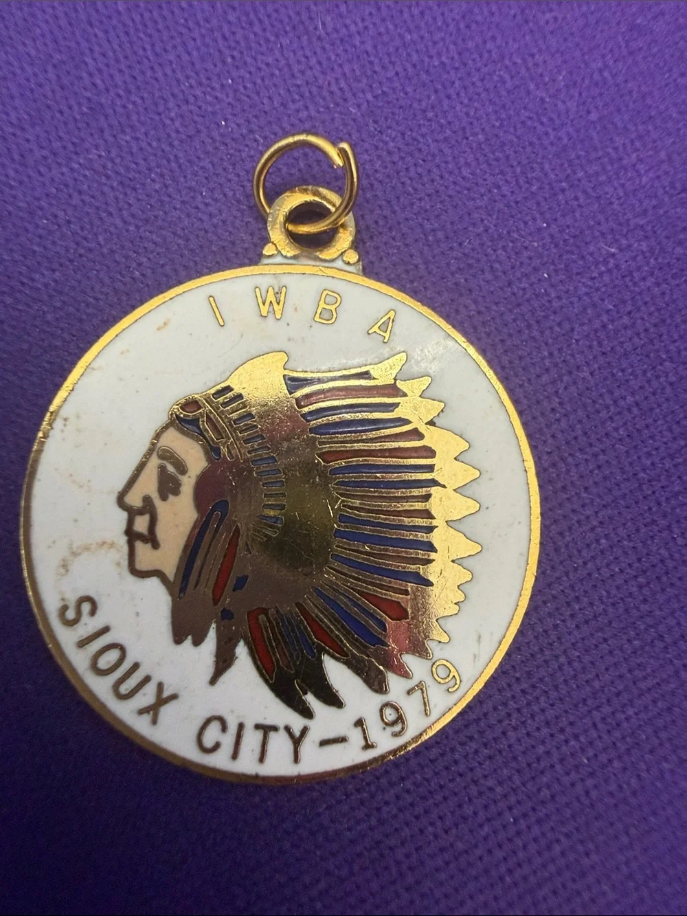 Sioux City 1979 Native Chief Medallion Pendant - Gold & White